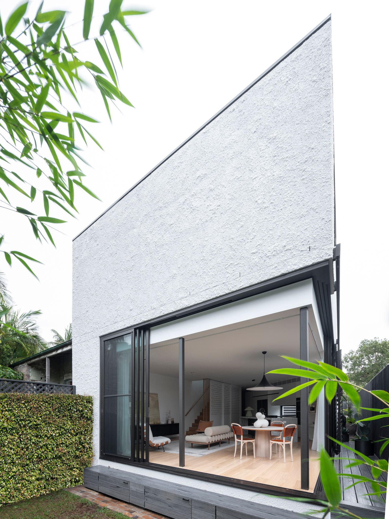 Bondi Beach House by Carla Middleton Architecture. Living space, access out to garden. 