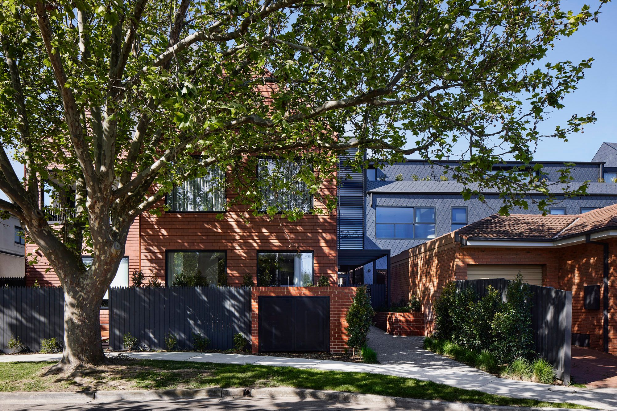 Slate House by Austin Maynard Architects. Exterior facade view from Bleazbby Ave. 