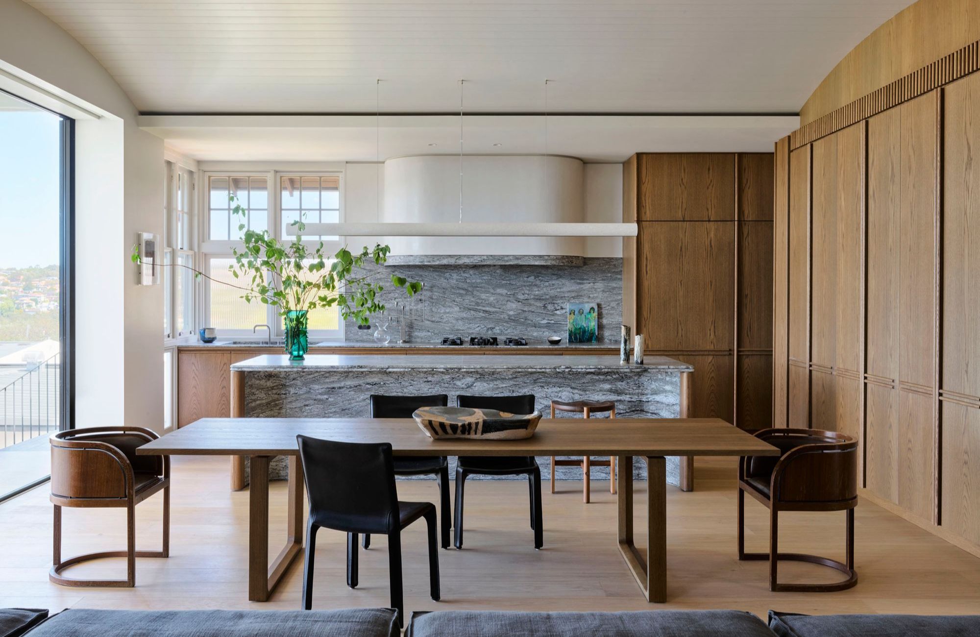 Ultramarine by Decus and Luigi Rosselli Architects. Kitchen and dining room view