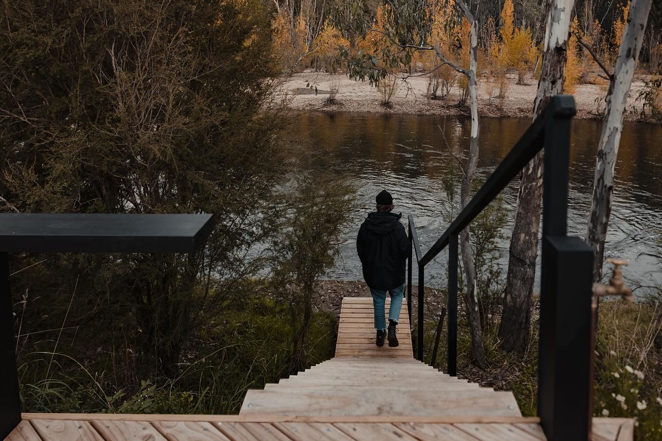 Cortes Cabin by Cortes Stays. Cabin steps leading to edge of Ovens River