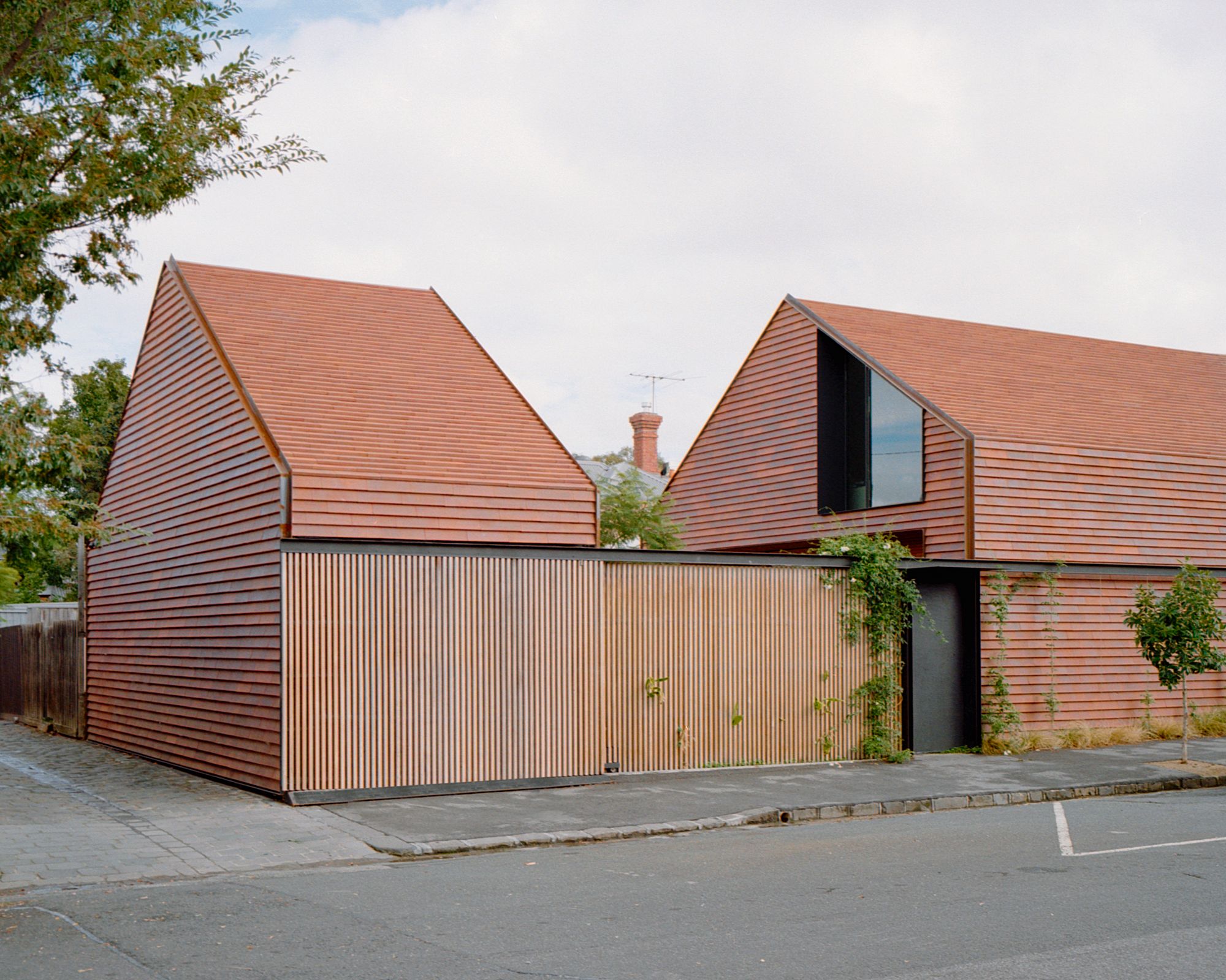 Northside House by Wellard Architects. Street view of home, Angologue architecture. 