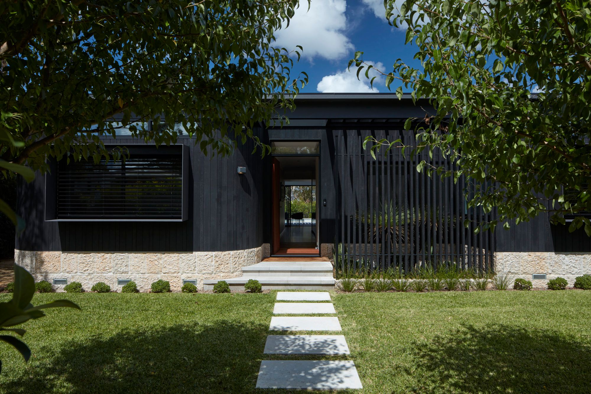 The Pavilion Castlecrag by McNally Architects. Front on home view, looking into entry of home