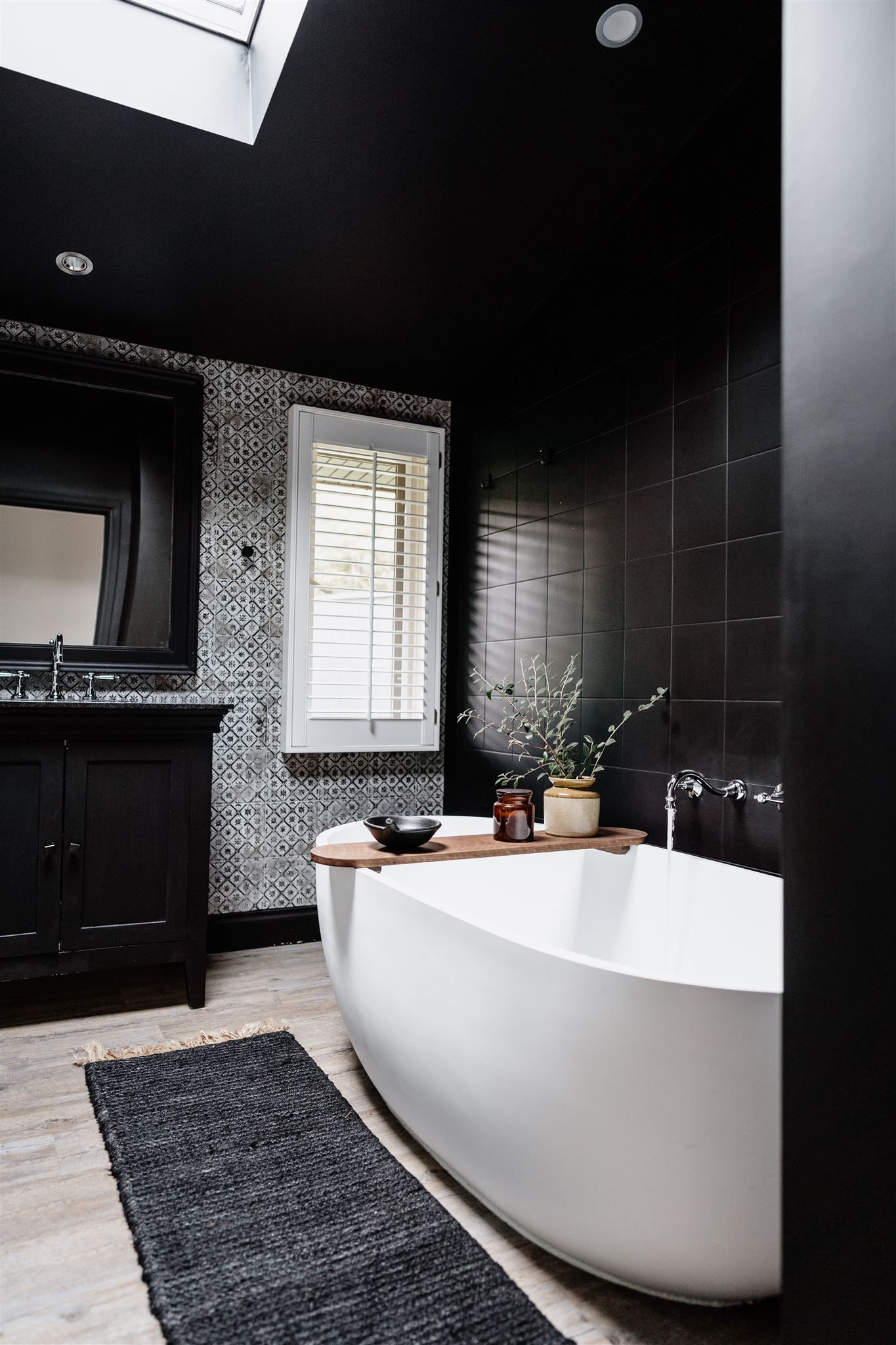 Jumoku Daylesford. Showing the bathroom interior with a stand alone bathtub