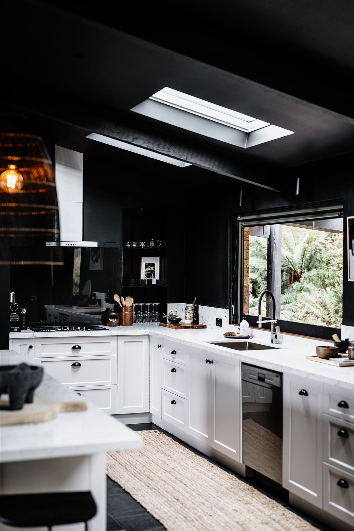 Jumoku Daylesford. Showing the white and black kitchen