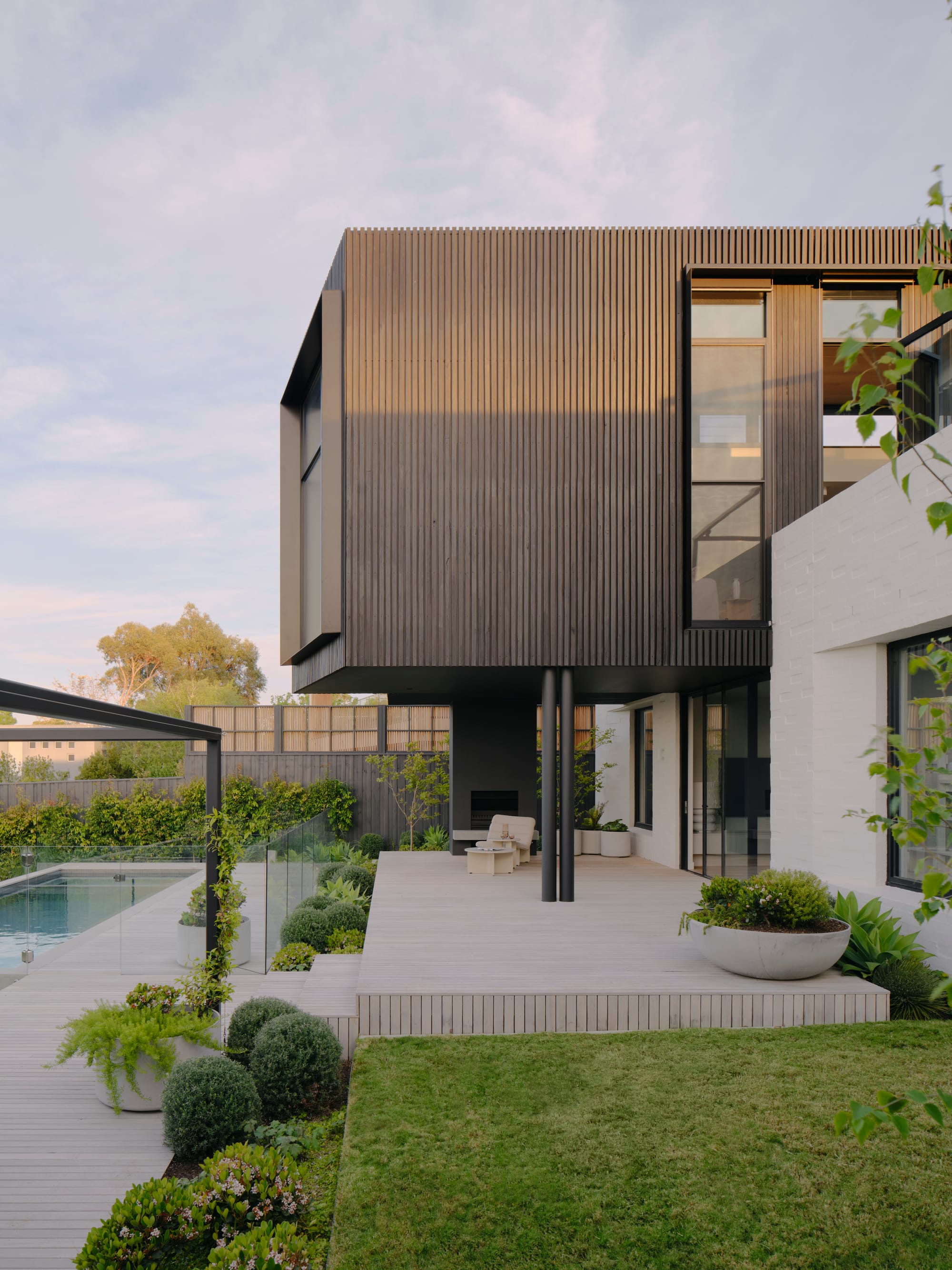 Courtside House by Tom Robertson Architects showing the exterior and timber deck outdoor space