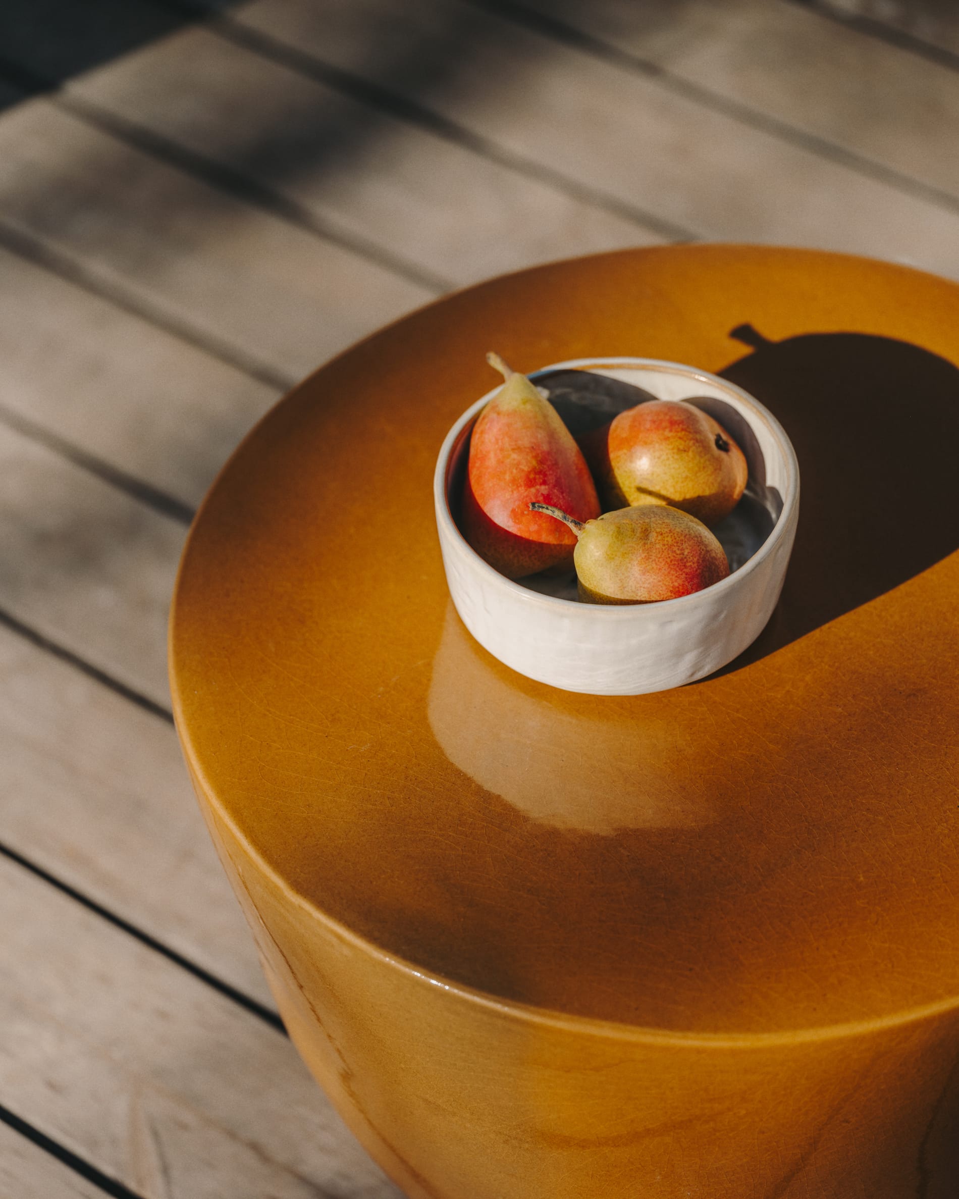 Kave Home. Orange varnished outdoor table.