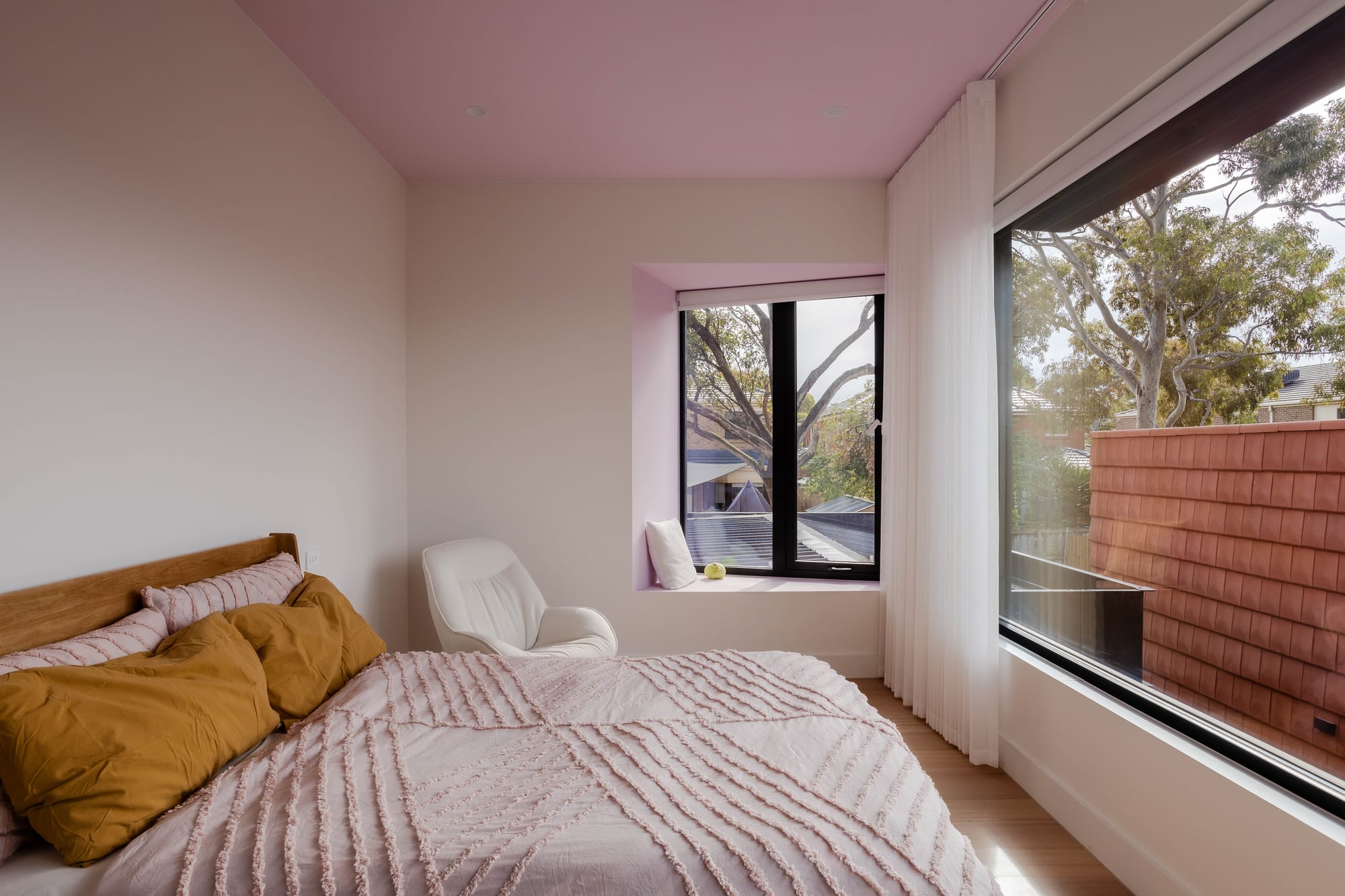 Mahogany House by R Architecture. Minimalistic light flooded bedroom with view to garden and mahogany tree.