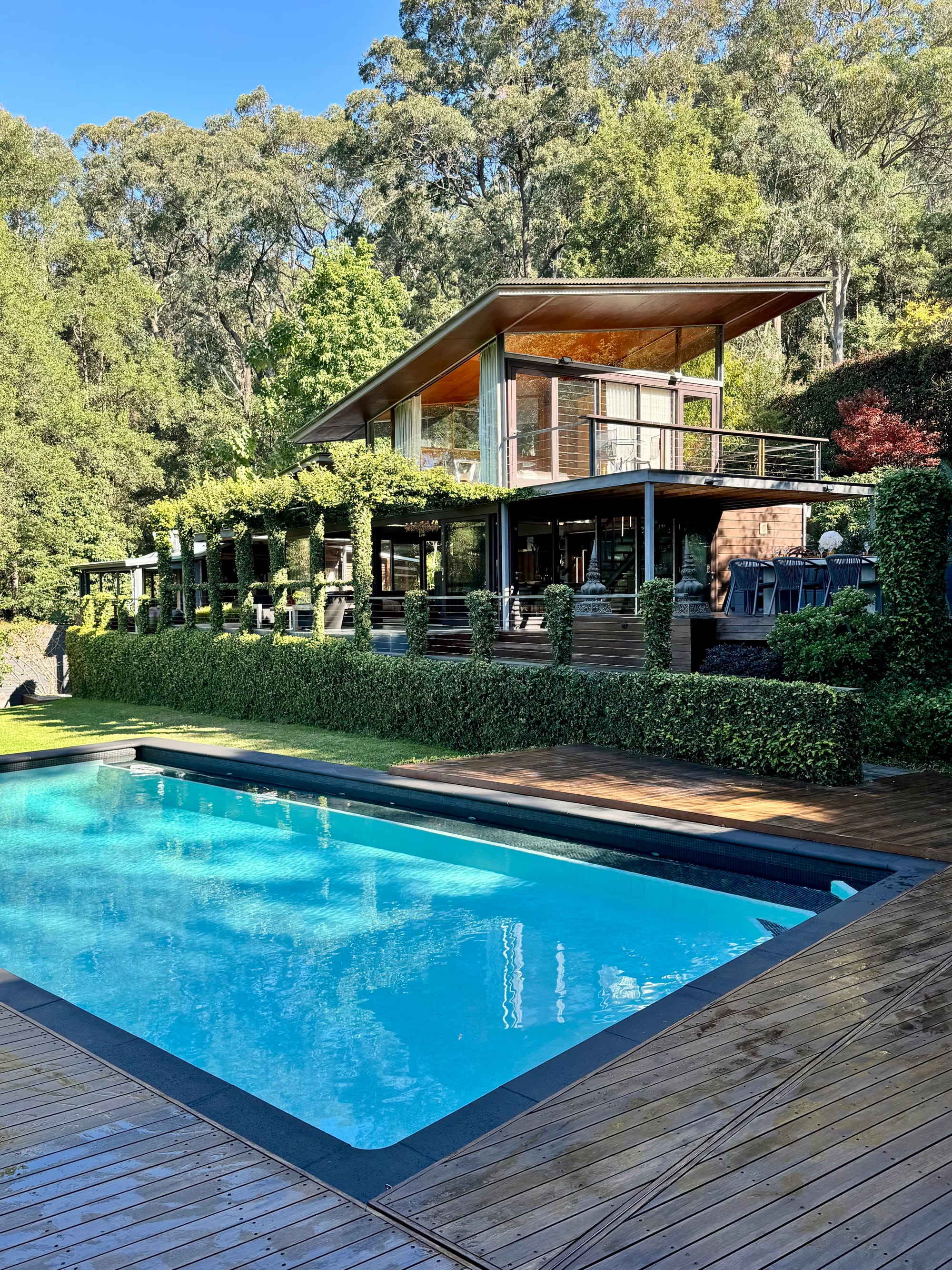 Dadirri Retreat showing the exterior and pool in the foreground