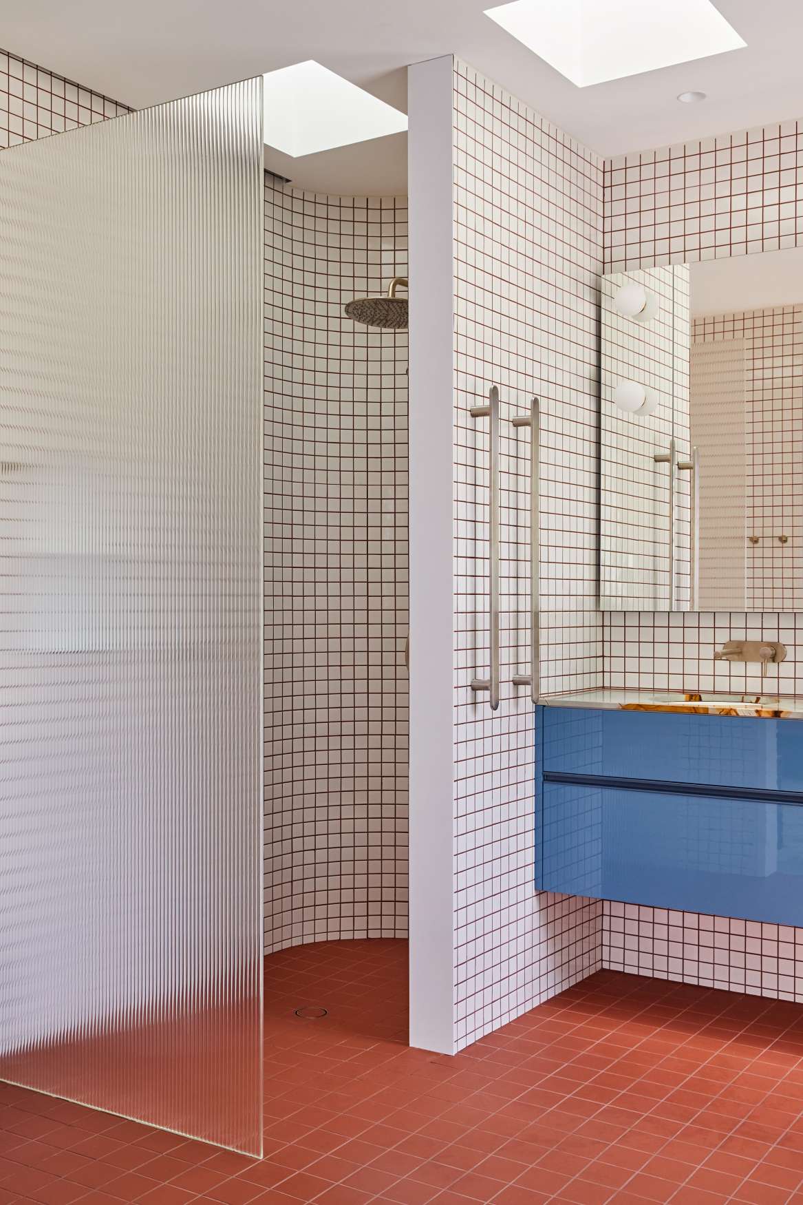 Park St by SGKS ARCH. Photography by Tania Lee. Bathroom with terracotta floor tiles, white wall tiles with red grout and blue vanity.