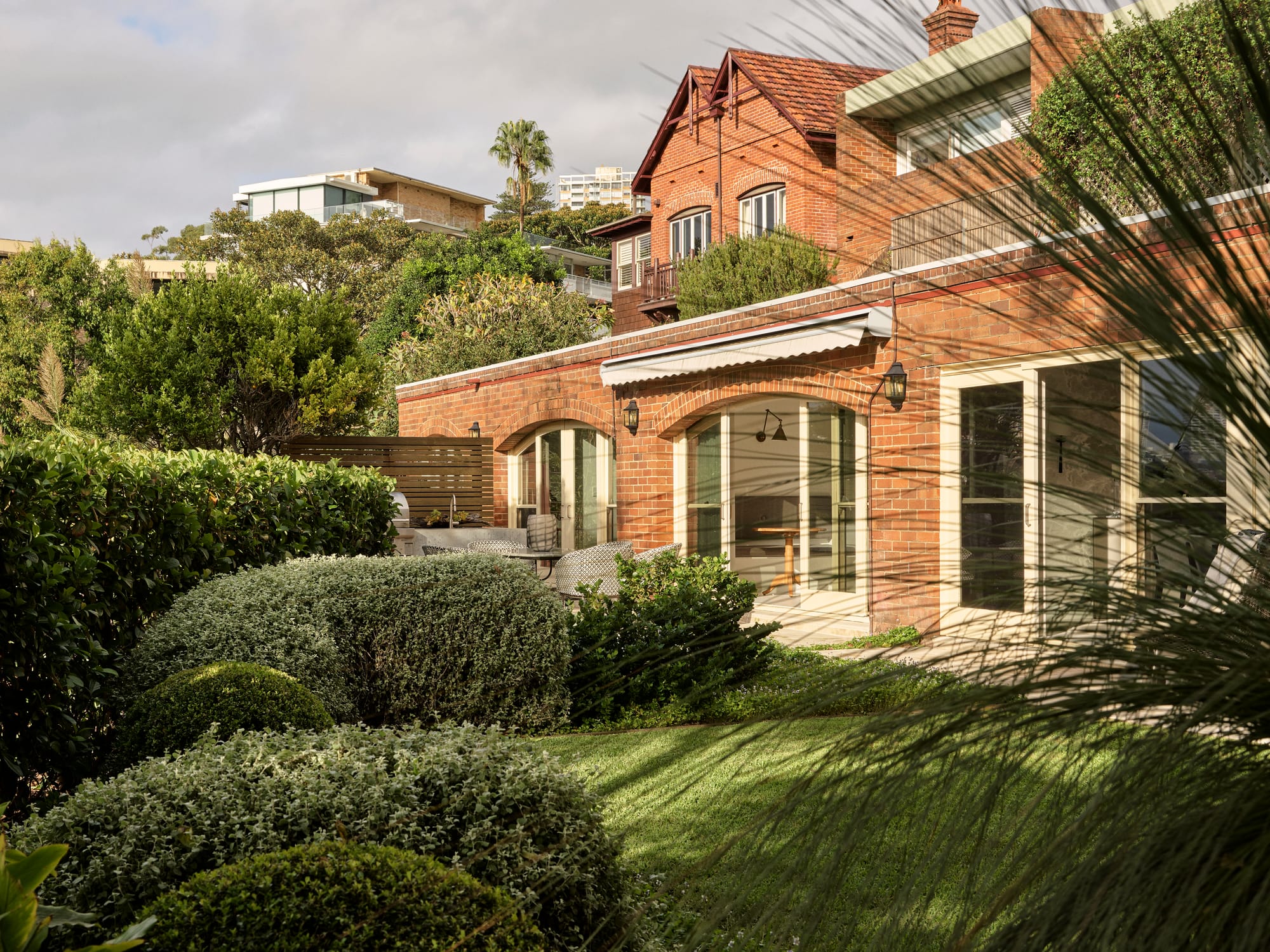 The Darling Edit by Marylou Sobel Interior Design. Photography by Anson Smart. Living space with carpeted floors. 