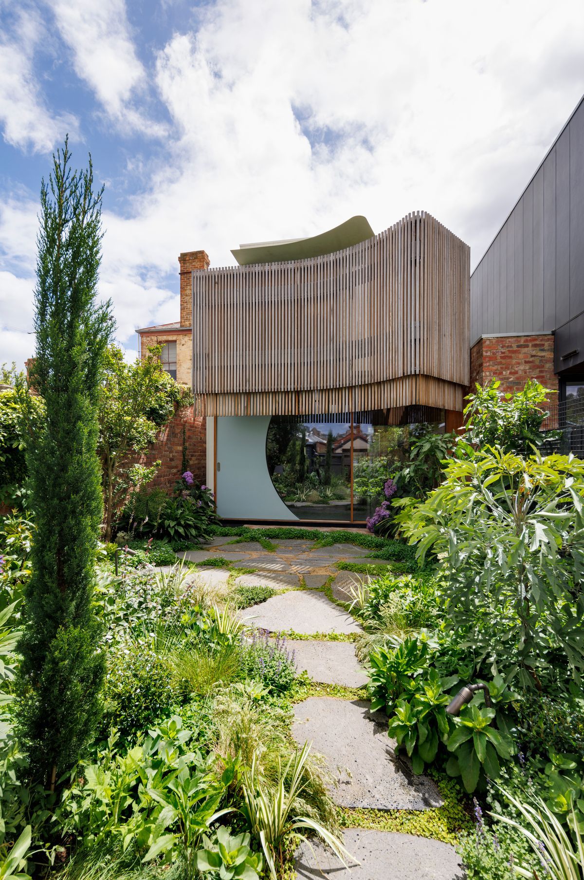 Tiara House by FMD Architects. Tiara house courtyard view
